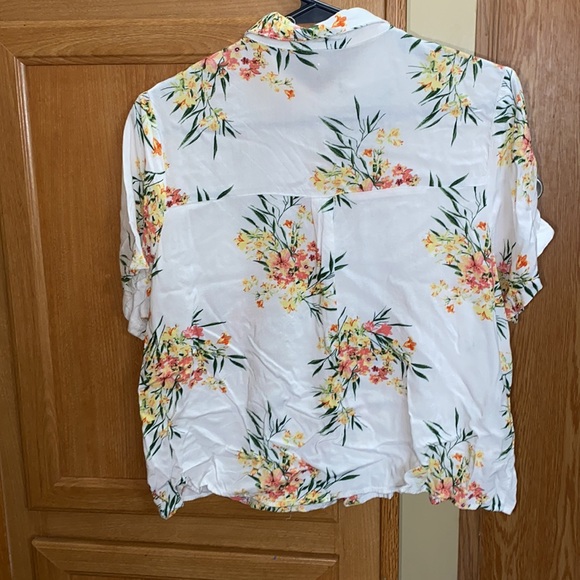 Urban Girl button down tropical floral design - Picture 3 of 3